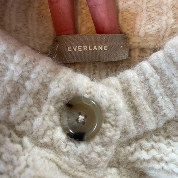 Everlane Alpaca & Merino Wool Cropped Cardigan Sweater || Cream - Picture 7 of 9